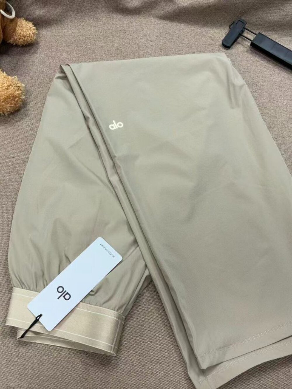 Alo Yoga Suit Up Trouser Gravel Color Regular 30-inch Inner Seam Length 🖤 - Picture 5 of 7